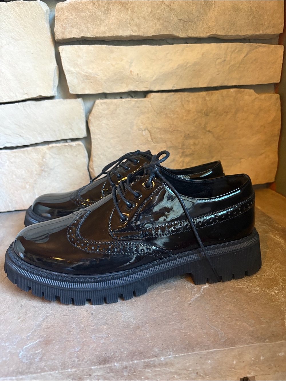 IUY Vintage Oxford Black Shoes Platform Lace Up (size 10)